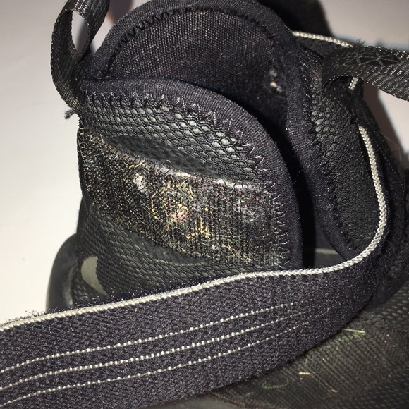 Nike Lebron James Boys Basketball Shoes - Picture 8 of 10